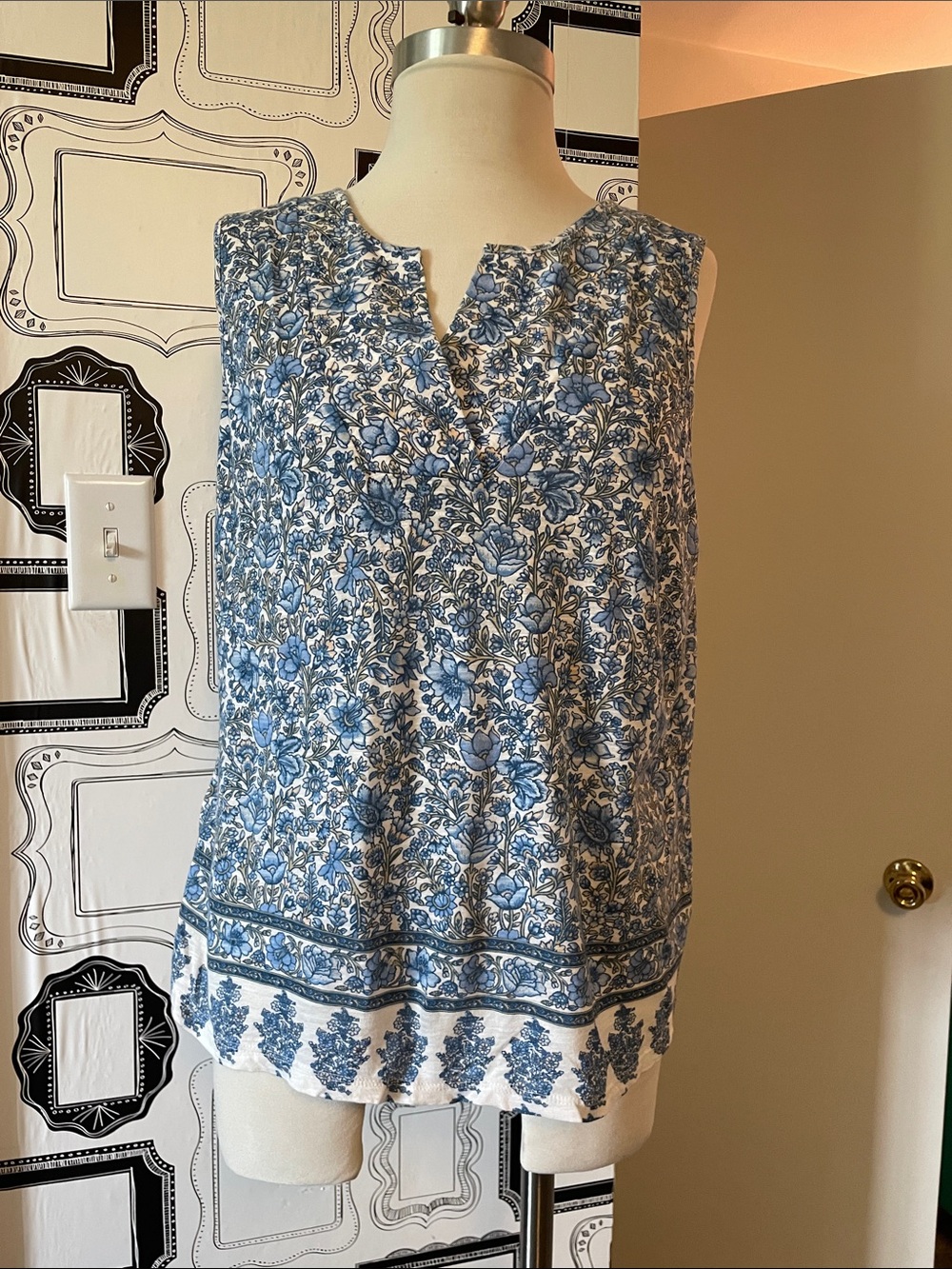 Lucky Brand Blue Floral Split-Neck Sleeveless Top